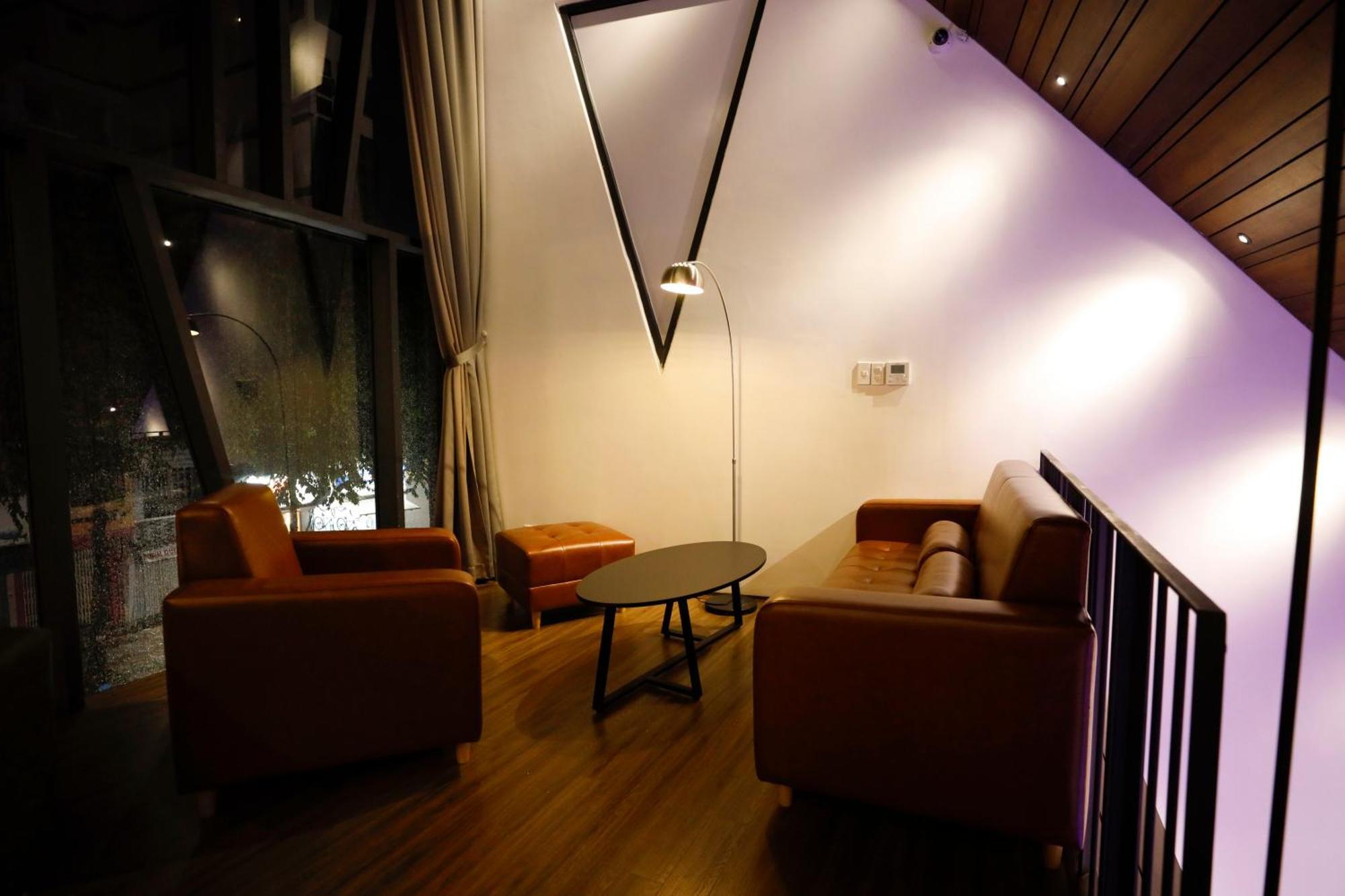 Khách sạn Saigon Travel Lounge *
