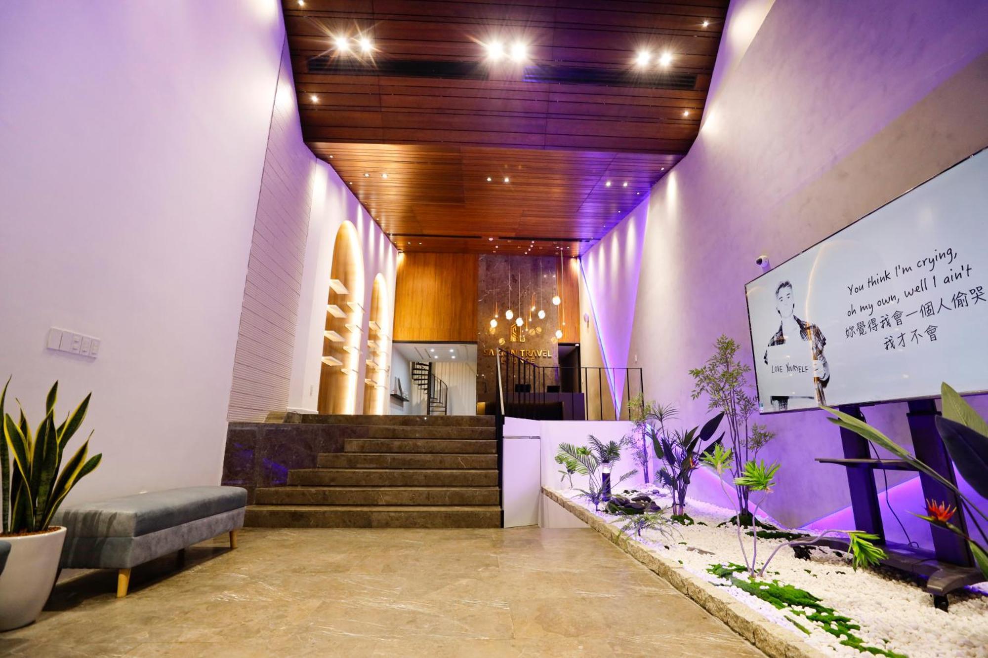 Hotel Saigon Travel Lounge *